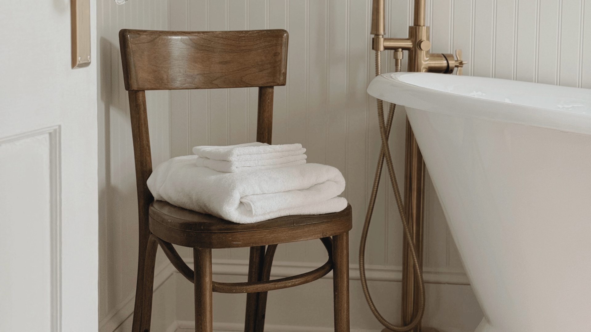 How to Roll Towels for Storage: Genius Space-Saving Hacks - Delara