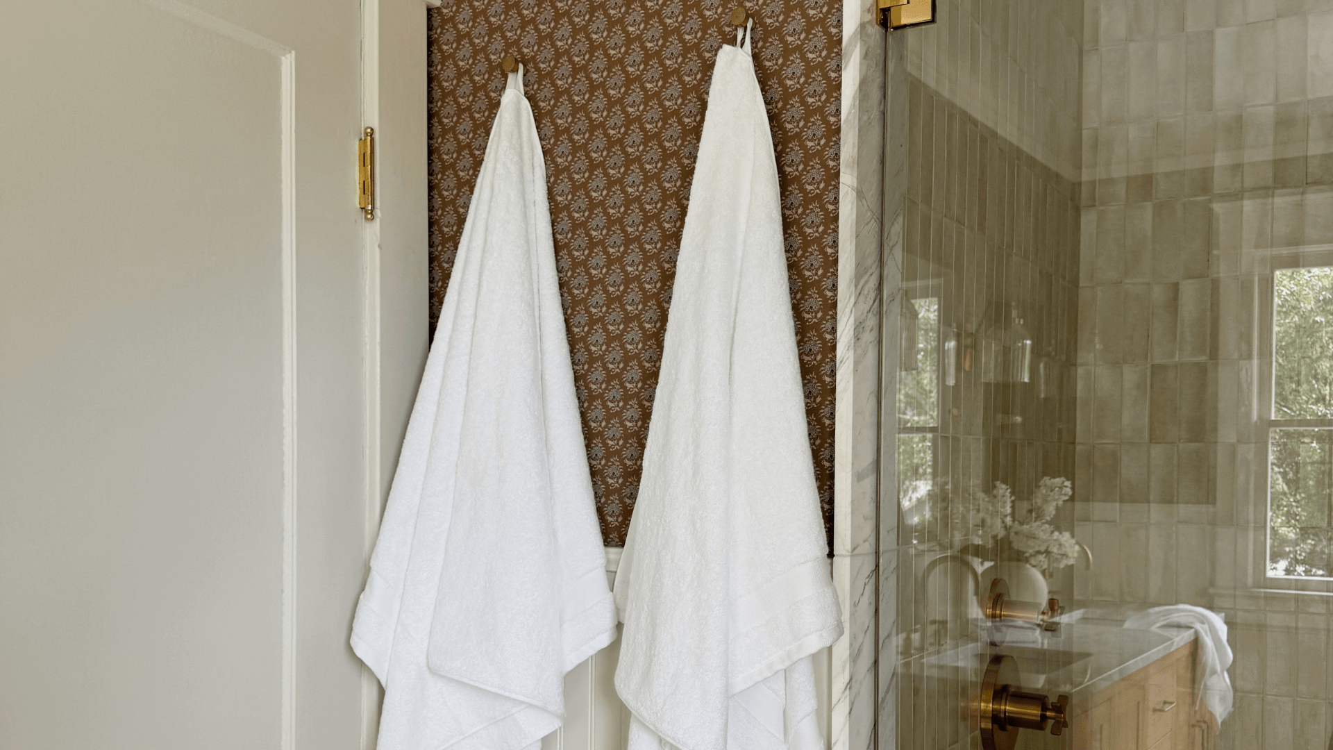 Bath Towel vs Bath Sheet: Which One Is Right for You? - Delara
