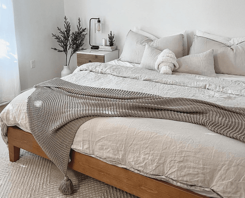How to Style Throw Blankets Like a Designer
